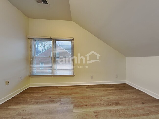 Building Photo - 8401 Forest Shadow Cir