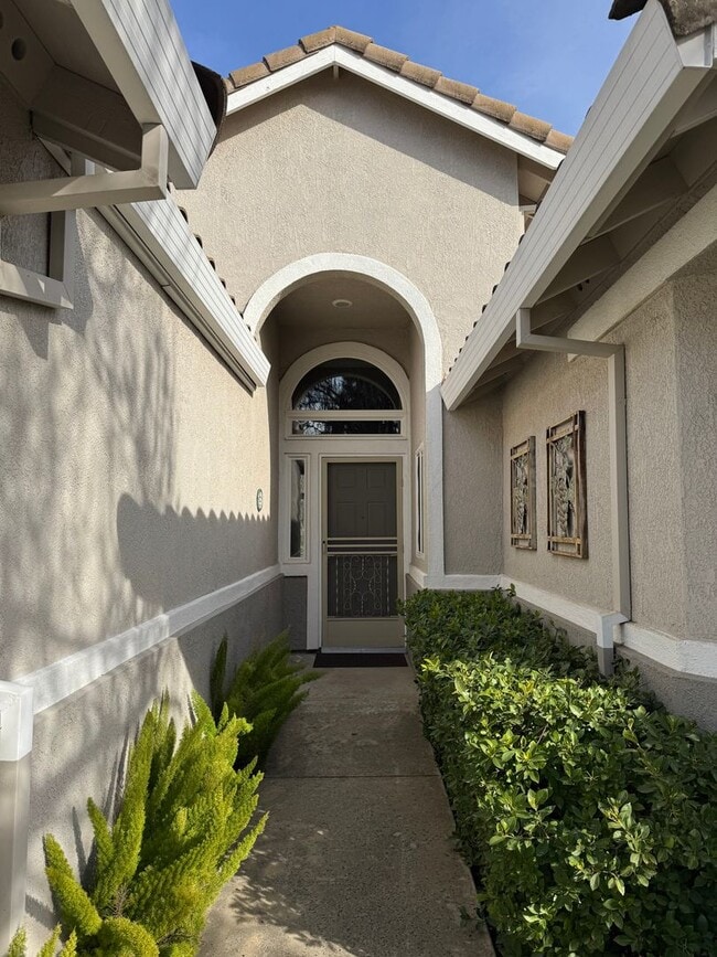 Building Photo - DEL WEBB 55+ Adult Community in Roseville!