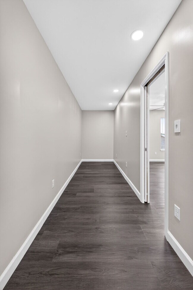 Building Photo - 3501 Charlestowne Crossing Dr