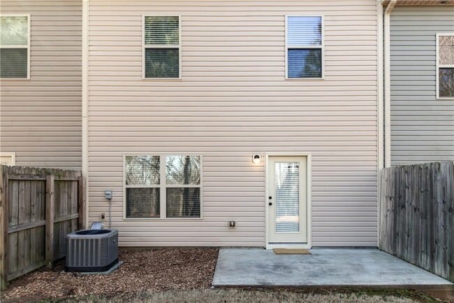 Building Photo - 606 Oakside Pl