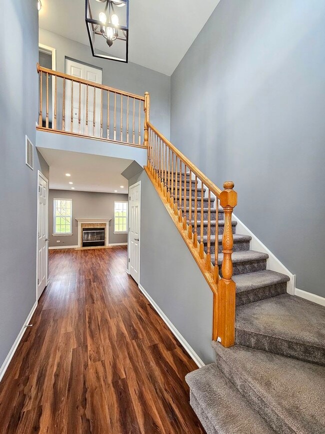 Building Photo - 464 Lancaster Dr