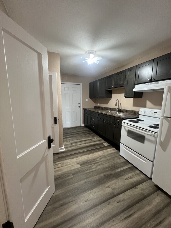 Building Photo - 205 S Walters St