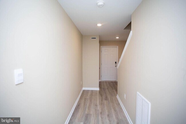 Primary Photo - 239 Macoun Way