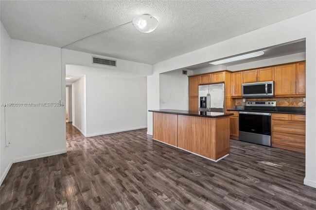 Building Photo - 20291 NE 30th Ave