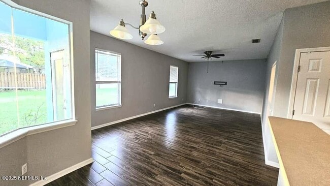 Building Photo - 709 Muskogee Ln