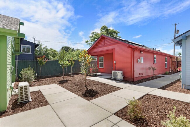 Building Photo - Beautiful 2 bedroom 1 Bathroom for rent in North Oak Park! Close to UC Davis and McGeorge Law