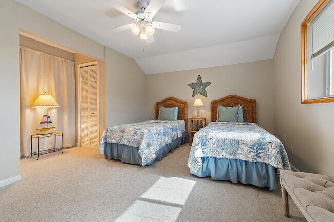 Building Photo - 353 S US HIGHWAY 1