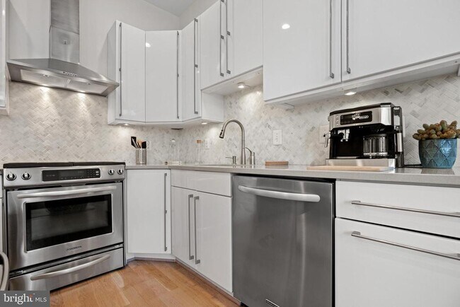 Building Photo - 2108 10th St NW