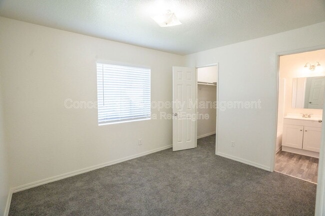 Building Photo - 1016 Lime Ave