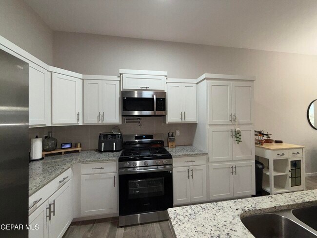 Building Photo - 13841 Paseo Central Ave