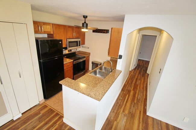 Building Photo - Kihei Villages Upper-Level Front Row Ocean View Condo