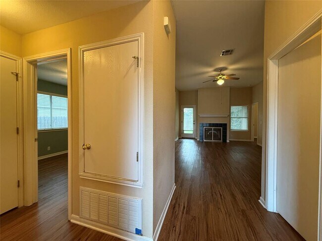 Building Photo - 25 Azalea Dr