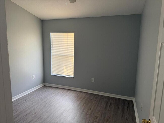 Building Photo - 9832 Carlsdale Dr