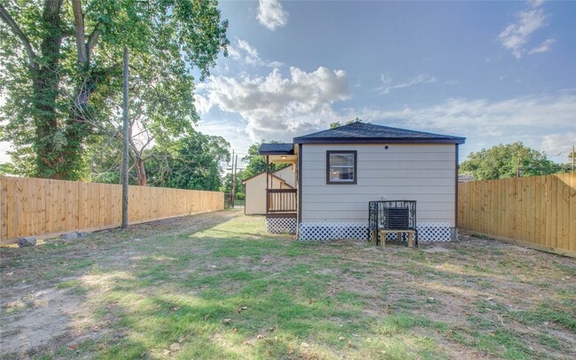 Building Photo - 1051 W Little York Rd