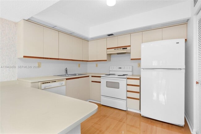 Building Photo - 8810 SW 132nd Pl