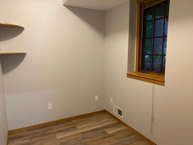 Building Photo - 4407-4409 Forest Valley Rd