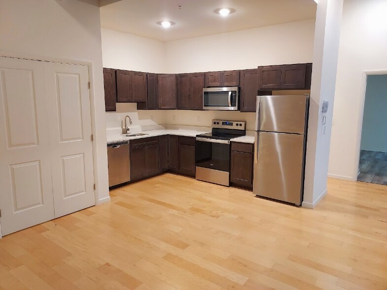 Primary Photo - 49 Stone St