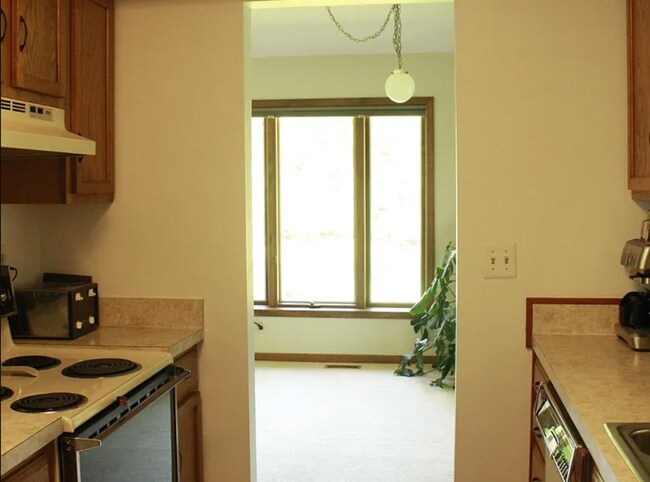 Building Photo - 473 Fairwood Dr