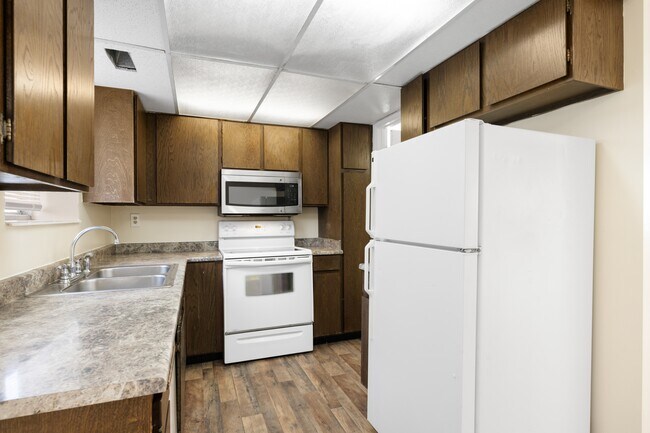 Building Photo - 5492 Lilac Ave