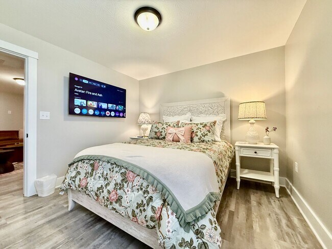 Building Photo - 5 Bed 3 Bath Home With Hot Tub In West Chester, OH