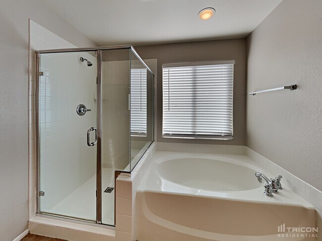 Building Photo - 2660 Sunrise Bluff Dr