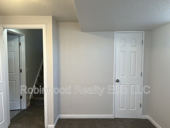 Building Photo - 1515 Glenmoor Dr