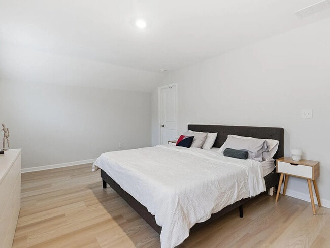 Building Photo - Earn Wealth While Leasing - Like a Homeowner - Lease to Own