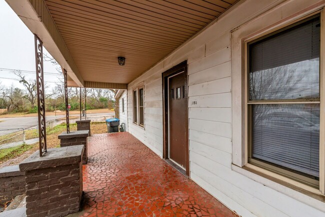 Building Photo - PRICE REDUCED- $995 - Cute 3 Bed/2 Bath Si...