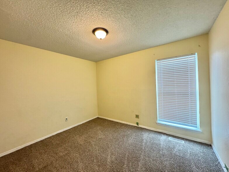 Building Photo - 1416 SW 96th St