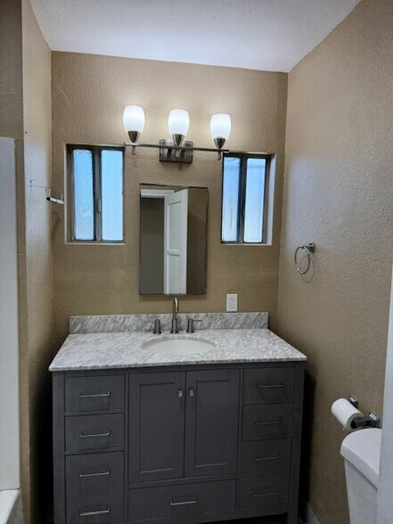 Building Photo - 729 S Towne Ave