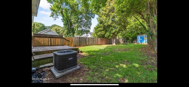 Building Photo - 609 N 10th St