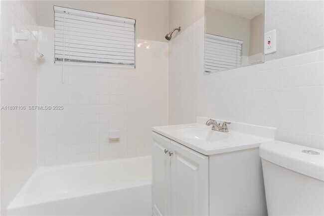 Building Photo - 417 SW 22nd Terrace