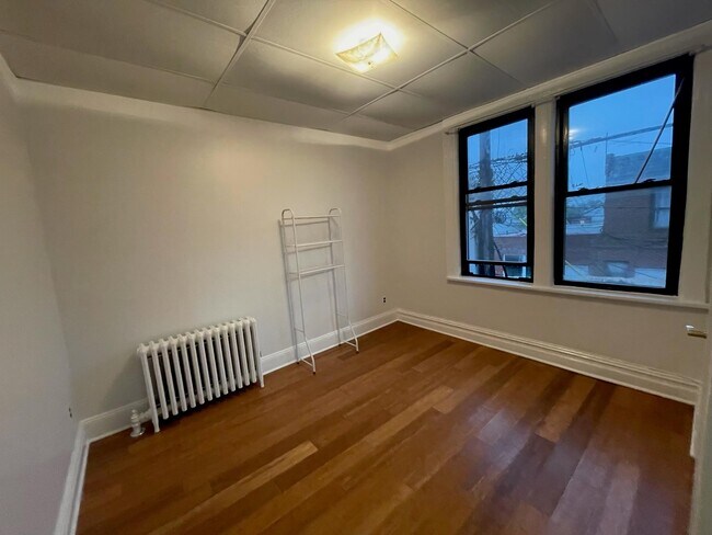 Building Photo - 266 Jericho Tpke