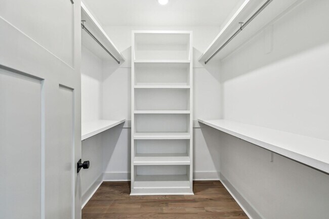 Building Photo - 2111 Chadwell Retreat Dr