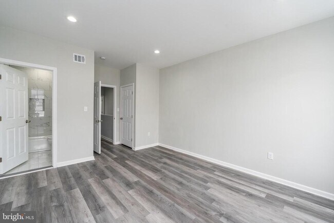 Building Photo - 1733 E Lafayette Ave