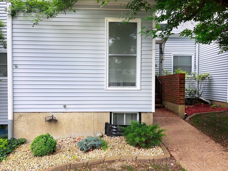 Building Photo - 663 Hiddenwood Ct