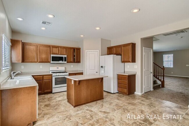 Building Photo - 6645 Evening Grosbeak Pl