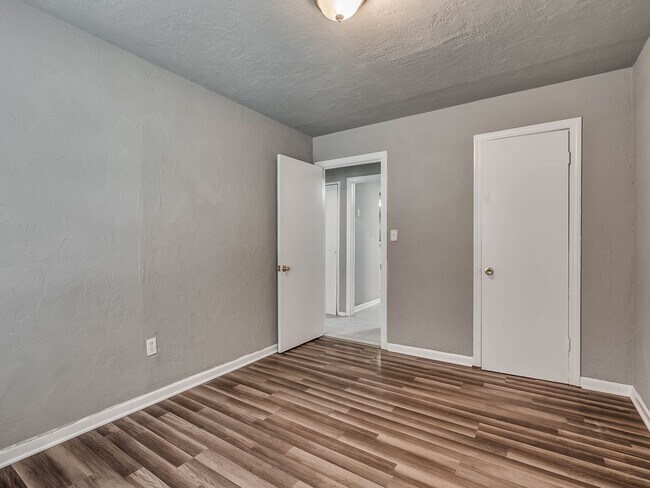 Building Photo - 545 SW 46th St