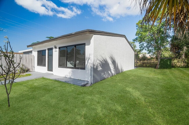 Building Photo - 20731 NW 41st Ave