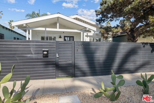 Building Photo - 1605 Cabrillo Ave