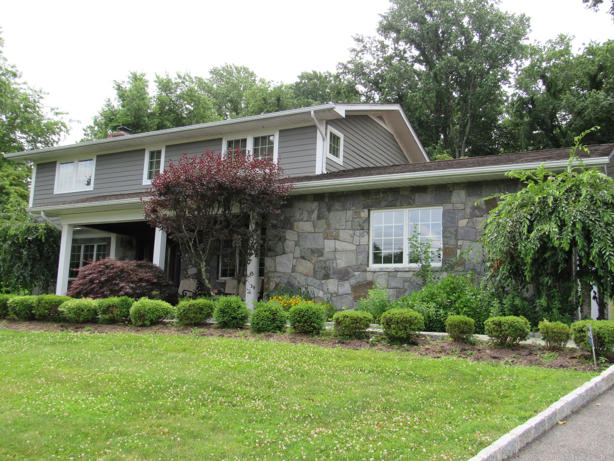 Luscious Landscaping - 10 Foxwood Ln