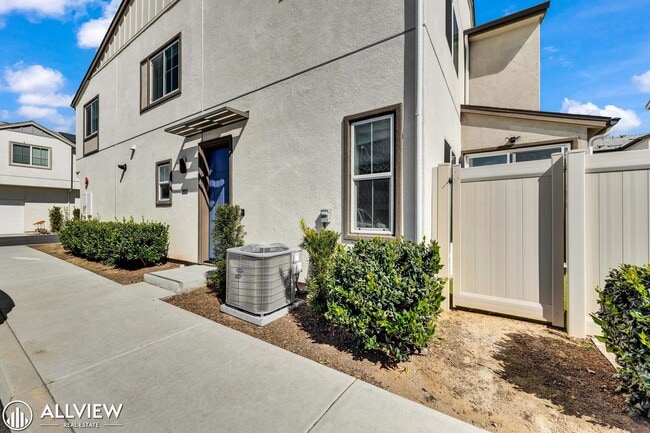 Building Photo - Bright 4-Bed, 2.5-Bath Home in Fallbrook’s Citro Community
