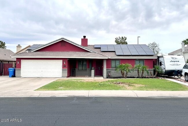Primary Photo - 920 E San Remo Ave
