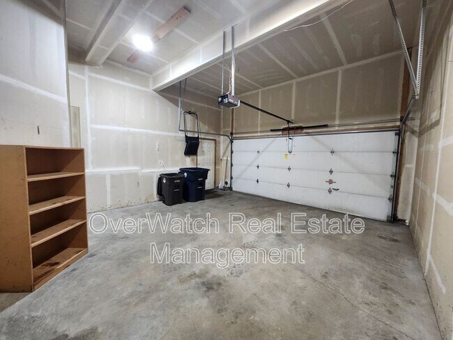 Building Photo - 4041 Lunar Dr