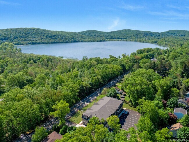 Primary Photo - 962 US-9W