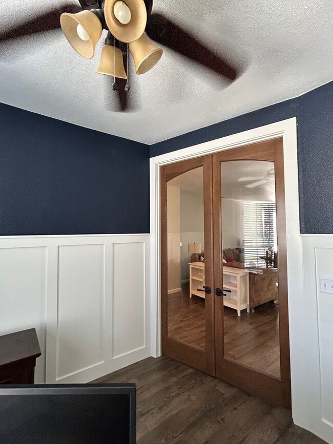 Building Photo - Charming 3 bedroom 2 bathroom home located...
