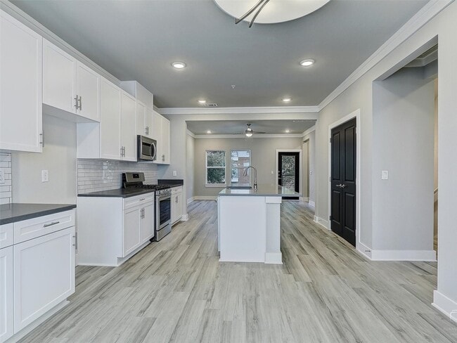Building Photo - 3369 Wynwood Dr