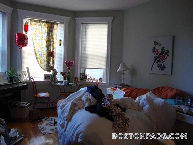 Building Photo - 61 Park Dr