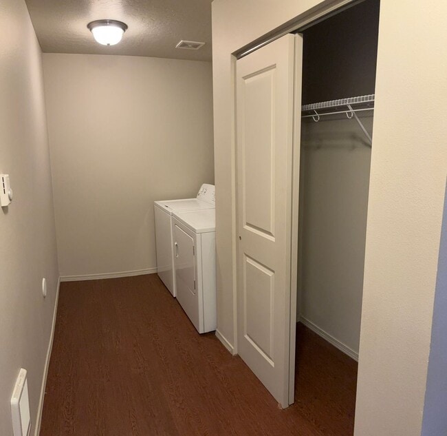 Building Photo - 1382