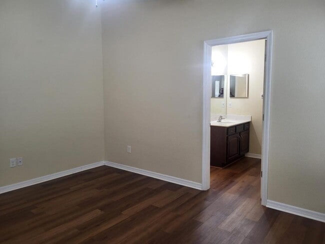 Building Photo - 37146 Highland Bluff Cir
